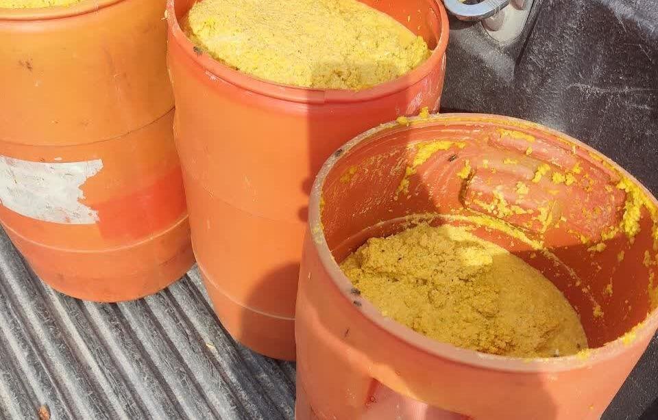 واحد عرضه غیربهداشتی مواد اولیه ساندویچ در گناوه پلمب شد واحد عرضه غیربهداشتی مواد اولیه ساندویچ در گناوه پلمب شد