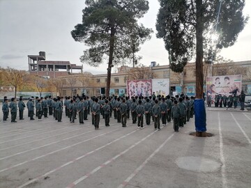 دانش آموزان کرمانی در صبحگاه مقاومت برای کودکان غزه دعا کردند