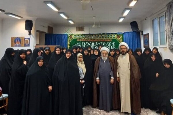 آیتالله طبسی: خواهران طلبه باید برای جامعه الگو باشند