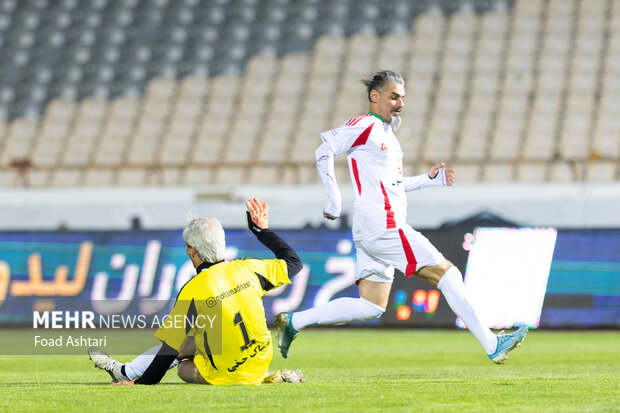 مسابقه فوتبال دوستانه منتخب 98 و پیشکسوتان سرخابی 12