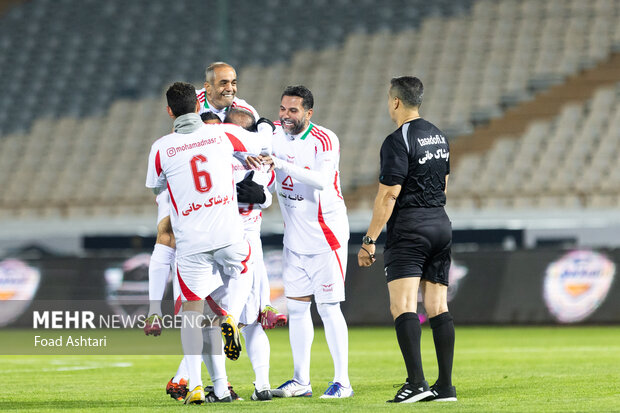 مسابقه فوتبال دوستانه منتخب 98 و پیشکسوتان سرخابی 19