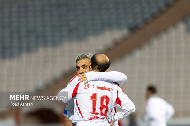 مسابقه فوتبال دوستانه منتخب 98 و پیشکسوتان سرخابی 18