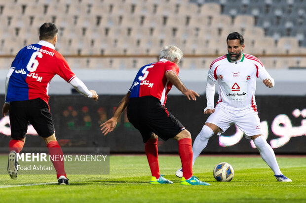 مسابقه فوتبال دوستانه منتخب 98 و پیشکسوتان سرخابی 16
