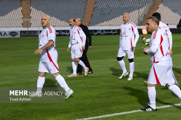 مسابقه فوتبال دوستانه منتخب 98 و پیشکسوتان سرخابی 21