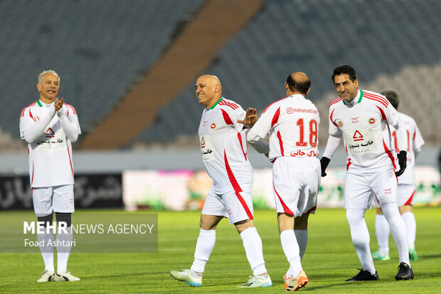 مسابقه فوتبال دوستانه منتخب 98 و پیشکسوتان سرخابی 30