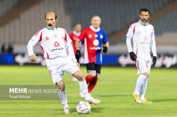 مسابقه فوتبال دوستانه منتخب 98 و پیشکسوتان سرخابی 40