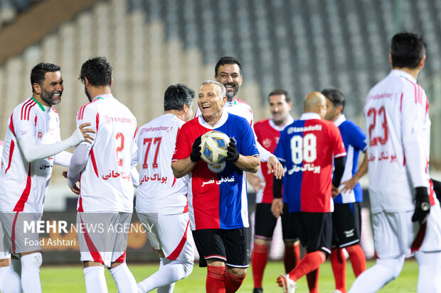 مسابقه فوتبال دوستانه منتخب 98 و پیشکسوتان سرخابی 42