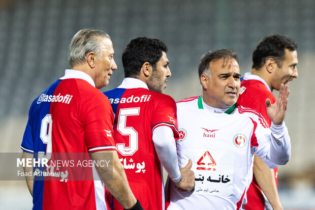 مسابقه فوتبال دوستانه منتخب 98 و پیشکسوتان سرخابی 55