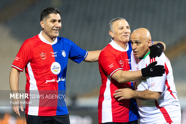 مسابقه فوتبال دوستانه منتخب 98 و پیشکسوتان سرخابی 60