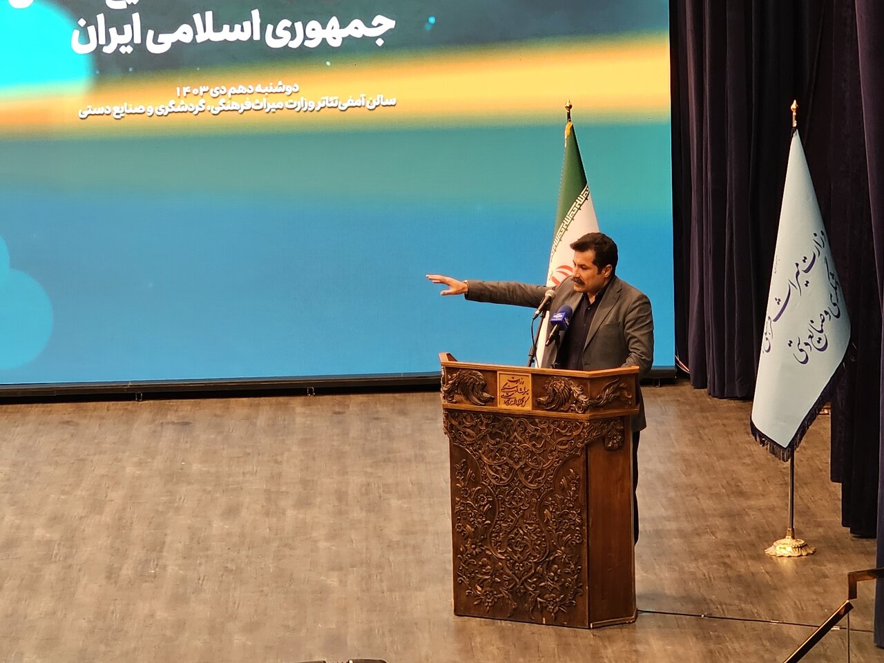 از ثبت سند توسعه صنایع دستی تا تهیه پیشنویس نقشه راه گردشگری 2