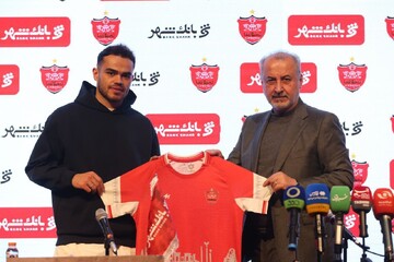 Persepolis winger Urunov pens contract extension