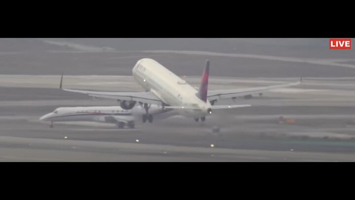 ثبت لحظهای هولناک در فرودگاه لسآنجلس+ فیلم