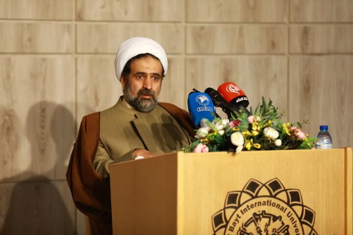 تحصیل بیش از 99درصد دانشجویان دانشگاه اهل بیت از فرهنگها و قارههای مختلف