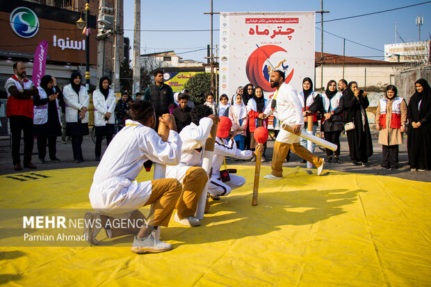 نخستین جشنواره ملی تئاتر خیابانی چتر ماه