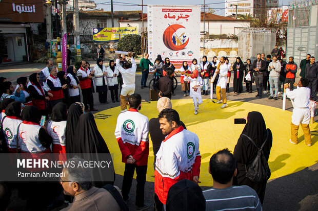 نخستین جشنواره ملی تئاتر خیابانی چتر ماه