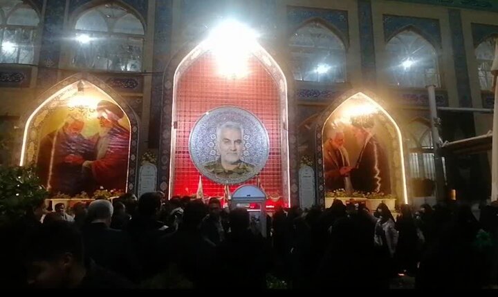 صفهای طولانی زیارت مزار حاج قاسم در زیر بارش برف