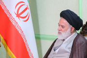 بالفيديو، حضور الابن الأكبر لقائد الثورة الشهيد في مرقد الإمام الحسين (ع)