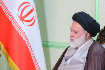 معاشرے میں آیت اللہ مصباح جیسی شخصیات کو متعارف کرانا ضروری ہے، آیت اللہ مصطفی خامنہ ای