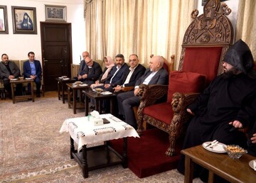 زيارة ظريف لكنيستين في طهران