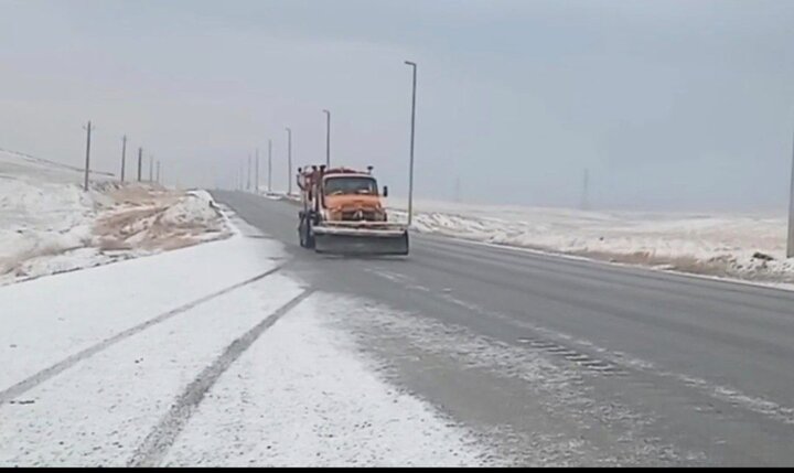 بارش برف در جاده سیاهدره به محلات