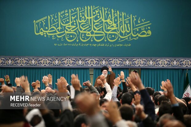 دیدار جمعی از خانوادههای شهدای مدافع حرم و مقاومت با رهبر معظم انقلاب 6