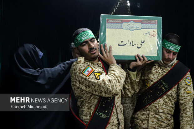آیین وداع با پیکر مطهر شهید مدافع حرم لشکر فاطمیون «علی سادات» 7