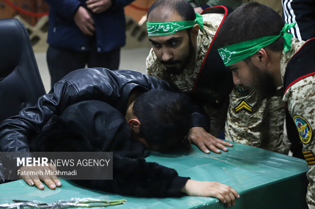 آیین وداع با پیکر مطهر شهید مدافع حرم لشکر فاطمیون «علی سادات» 27
