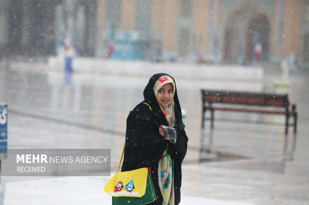 حال و هوای برفی آستان مقدس جمکران