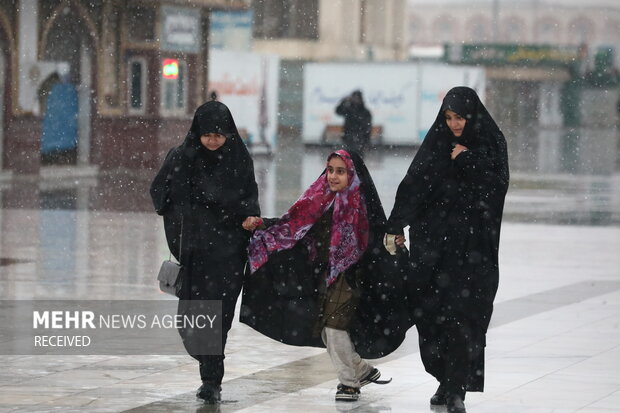 حال و هوای برفی آستان مقدس جمکران