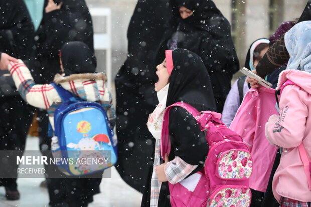 حال و هوای برفی آستان مقدس جمکران