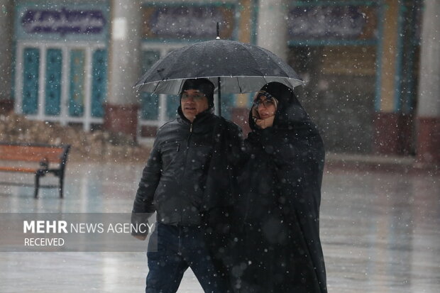 حال و هوای برفی آستان مقدس جمکران