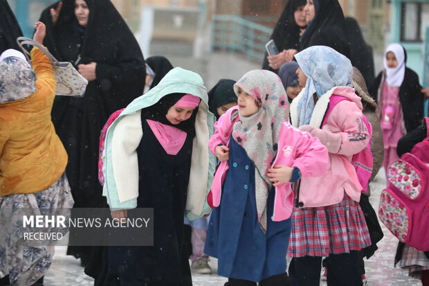 حال و هوای برفی آستان مقدس جمکران