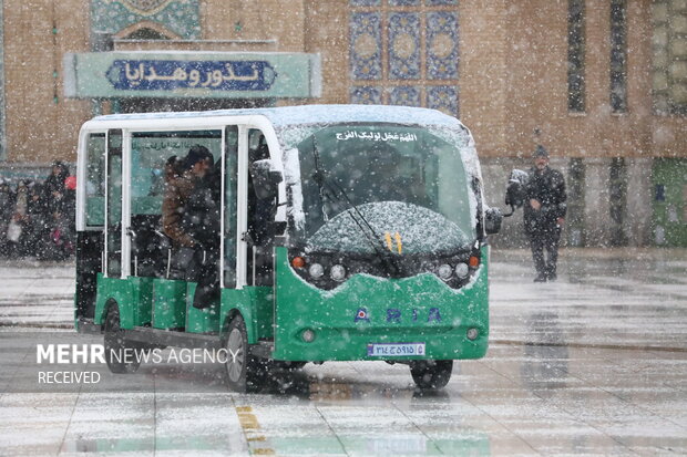 حال و هوای برفی آستان مقدس جمکران