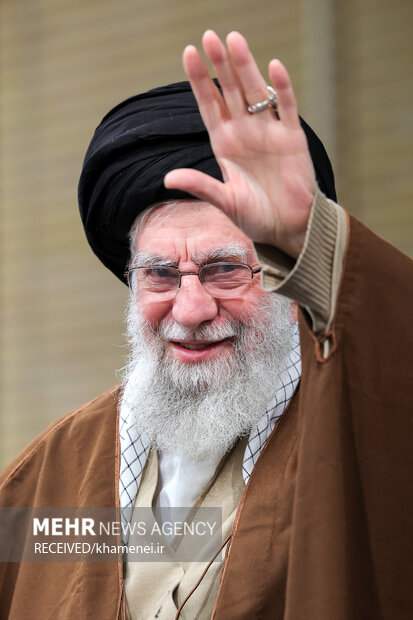 دیدار جمعی از خانواده‌های شهدای مدافع حرم و مقاومت با رهبر معظم انقلاب