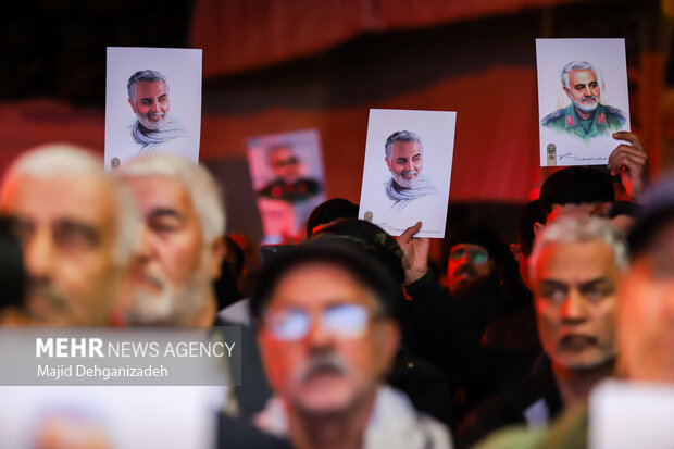 گردهمایی رهروان مکتب شهید سلیمانی در گلزار شهدای کرمان