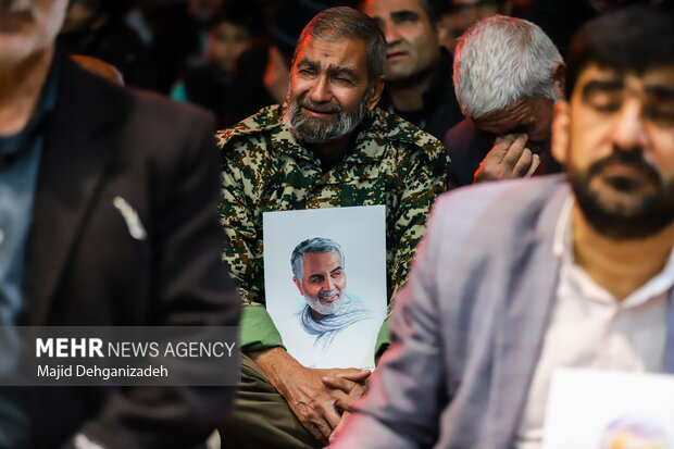 گردهمایی رهروان مکتب شهید سلیمانی در گلزار شهدای کرمان