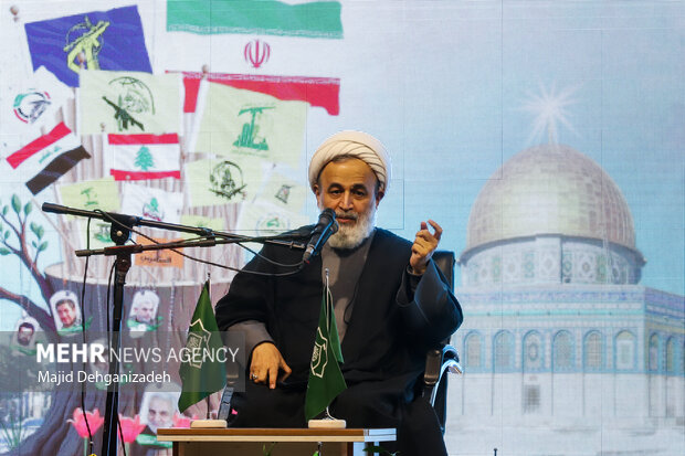 گردهمایی رهروان مکتب شهید سلیمانی در گلزار شهدای کرمان