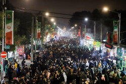 VIDEO: Iranians pay tribute to martyr Soleimani tomb