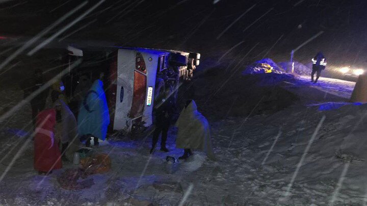 واژگونی اتوبوس در خراسانجنوبی 16 مصدوم برجای گذاشت