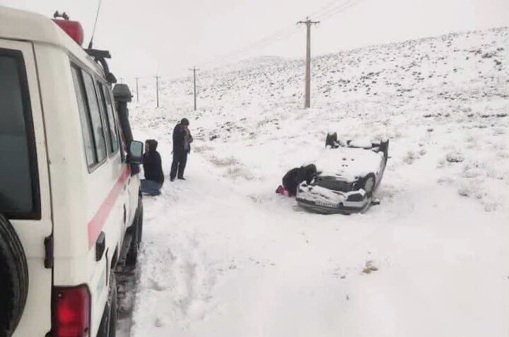 امدادرسانی به ۳۵ حادثه دیده در برف و کولاک توسط هلالاحمر استان مرکزی
