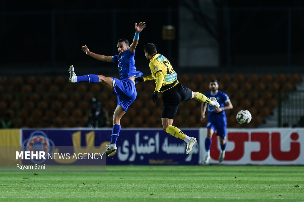 پیشکسوت فوتبال: بازیکنان استقلال لبه پرتگاه قرار گرفتهاند