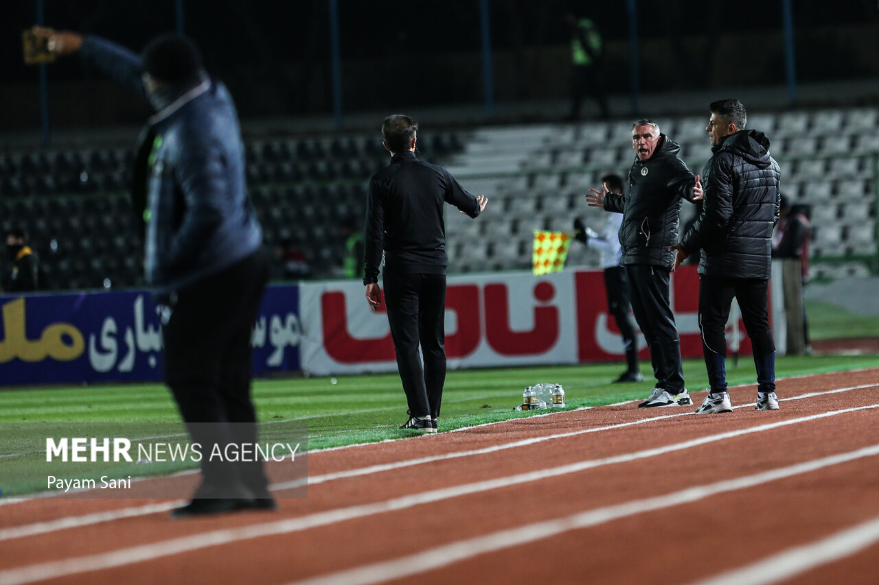 پیشکسوت فوتبال: بازیکنان استقلال لبه پرتگاه قرار گرفتهاند