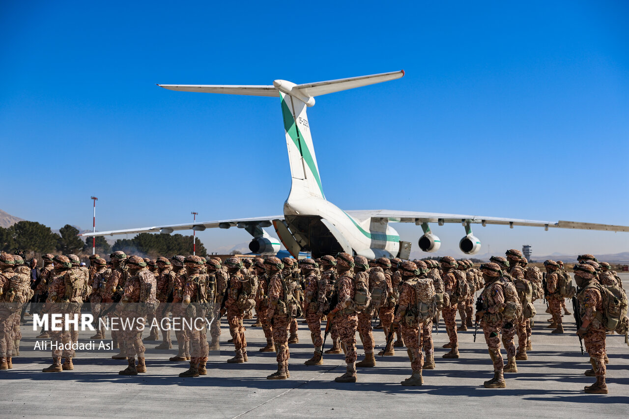 «رزمایش اقتدار» در هفتهای که گذشت/ از رونمایی شهر جدید موشکی تا انهدام اهداف با پهپادهای رزمی «رزمایش اقتدار» در هفتهای که گذشت/ از رونمایی شهر جدید موشکی تا انهدام اهداف با پهپادهای رزمی