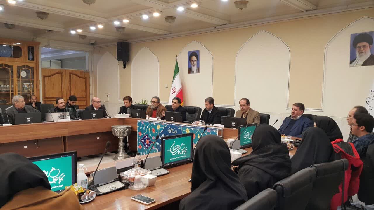 نشست استاندار اصفهان با هنرمندان؛ دغدغههایی از مهجوریت هنر تا فقر تجهیزات آموزشی