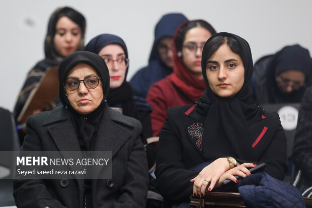 رونمایی از کتاب «آفاق دانایی» 12