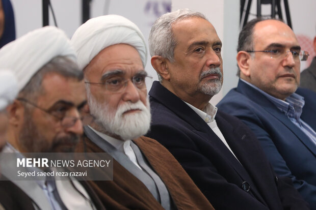 رونمایی از کتاب «آفاق دانایی» 11