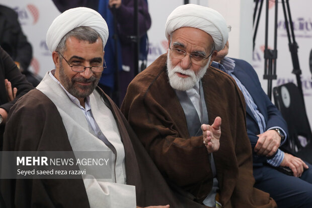 رونمایی از کتاب «آفاق دانایی» 2
