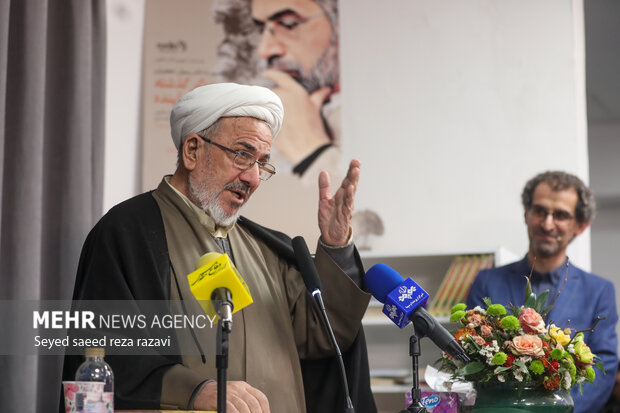 رونمایی از کتاب «آفاق دانایی» 13