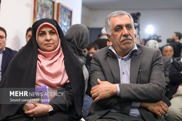 رونمایی از کتاب «آفاق دانایی» 5