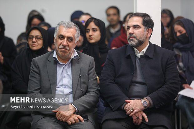 رونمایی از کتاب «آفاق دانایی» 15